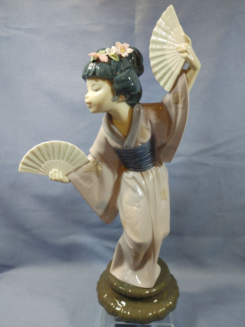 Lladro Jaspanese Woman Geisha Lady with Fans "Madame Butterfly" Flowers replaced #4991