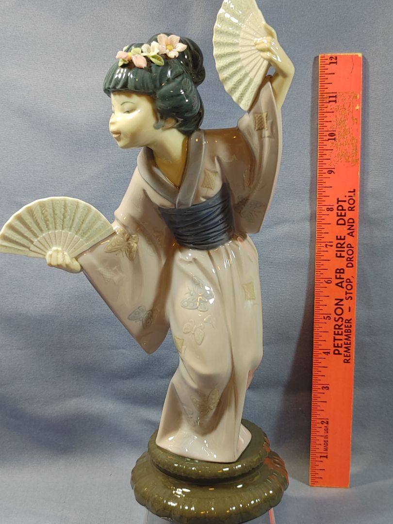 Lladro Jaspanese Woman Geisha Lady with Fans "Madame Butterfly" Flowers replaced #4991