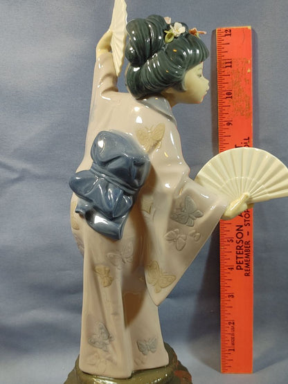 Lladro Jaspanese Woman Geisha Lady with Fans "Madame Butterfly" Flowers replaced #4991
