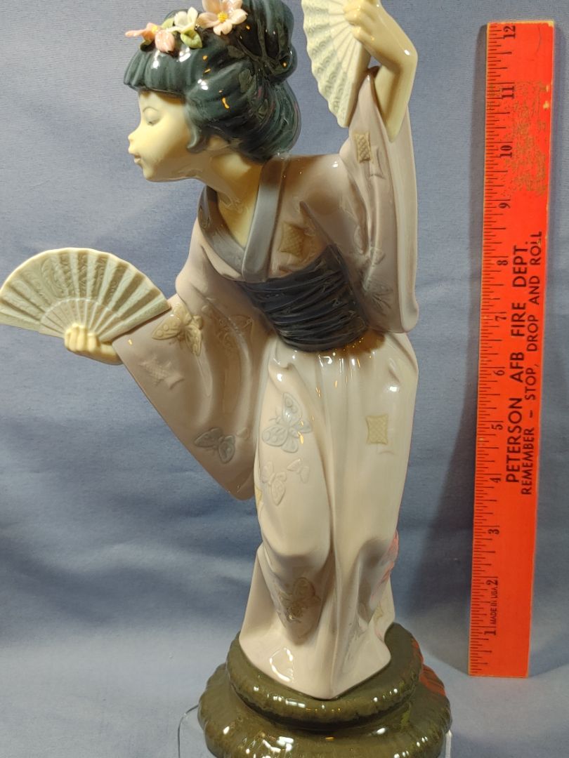 Lladro Jaspanese Woman Geisha Lady with Fans "Madame Butterfly" Flowers replaced #4991