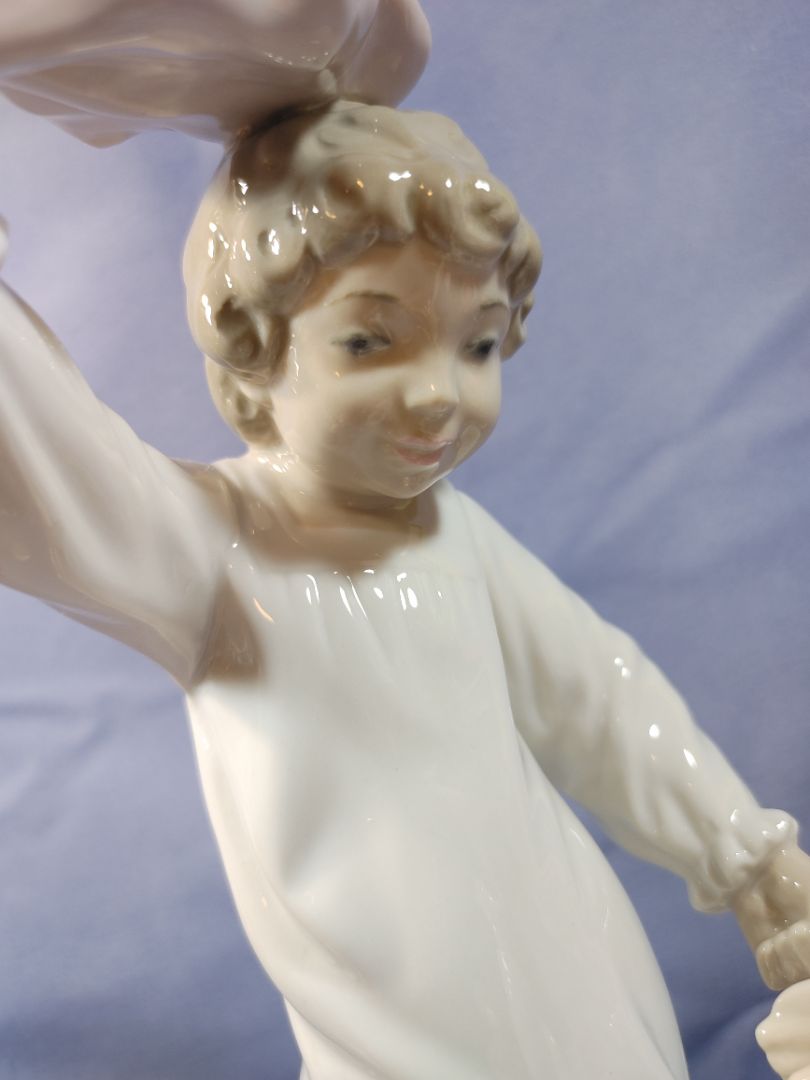 NAO Lladro "Pillow Fight" Porcelain Figurine #0281