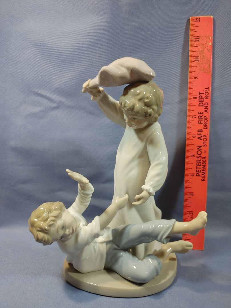 NAO Lladro "Pillow Fight" Porcelain Figurine #0281