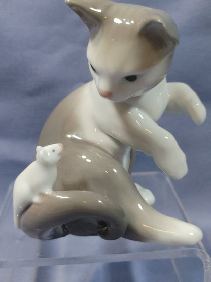 Lladro "Cat and Mouse" figurine, #5236, 3.5"