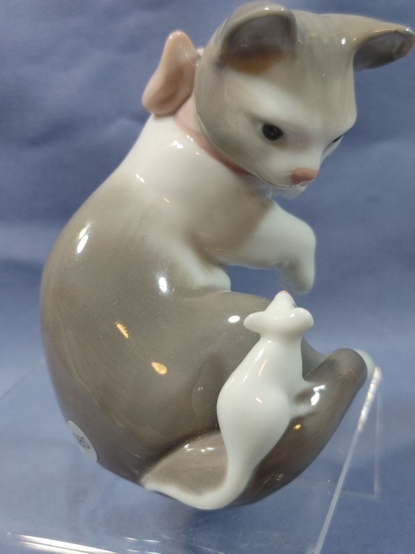 Lladro "Cat and Mouse" figurine, #5236, 3.5"