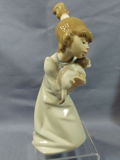 Lladró #5712 Sleepy Kitten Girl Holding Cat Porcelain Figurine Spain Retired