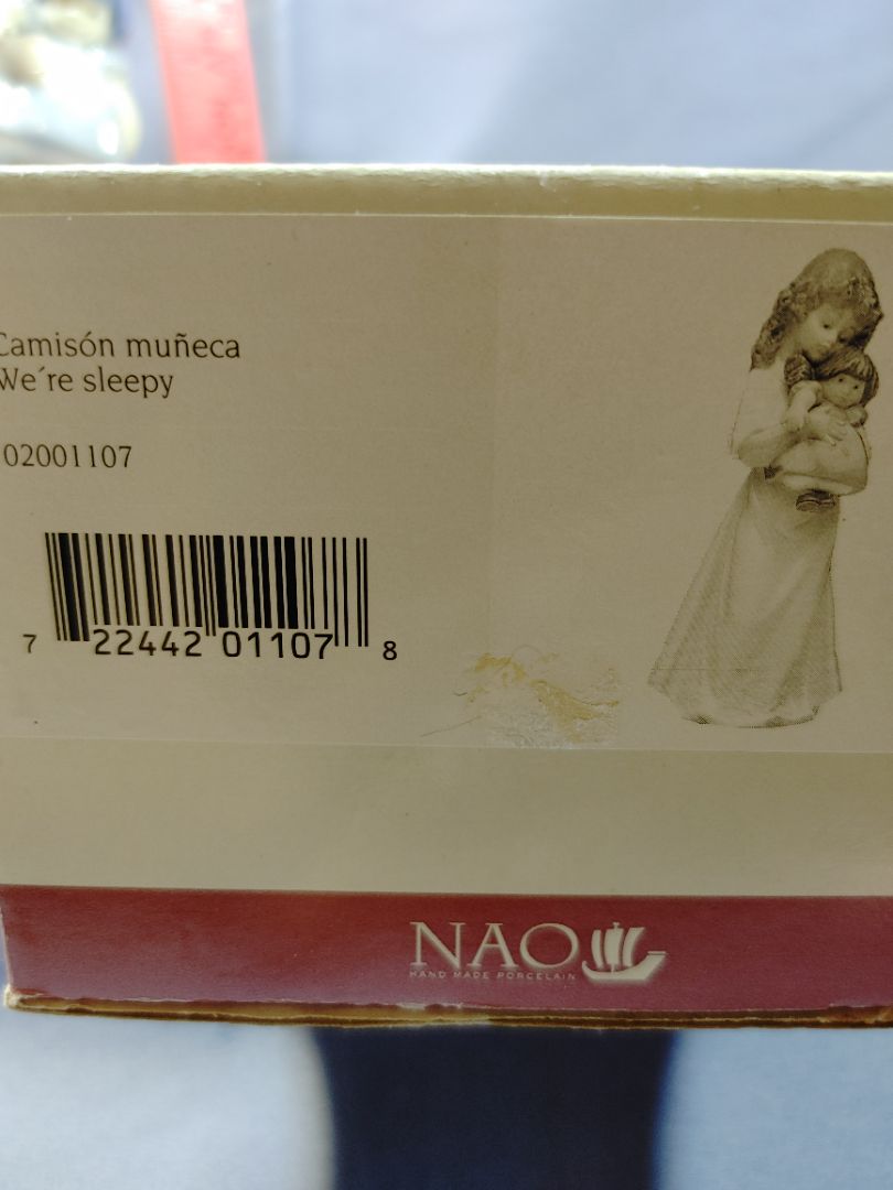Nao By Lladro "We're Sleepy" Girl With Doll Porcelain Figurine #1107