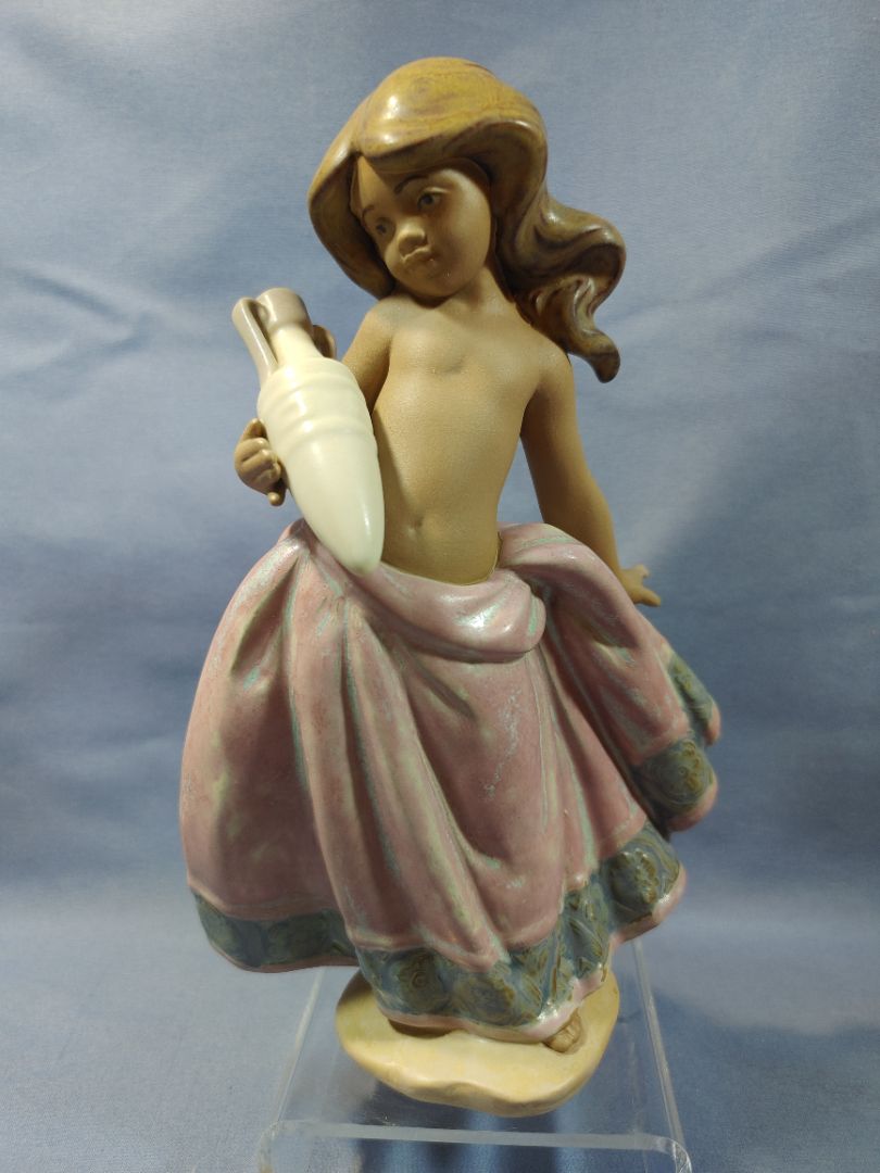 Lladro "Little Peasant Girl- Pink" #2332 - Girl Figurine
