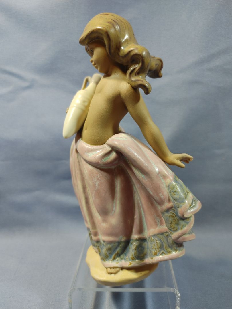 Lladro "Little Peasant Girl- Pink" #2332 - Girl Figurine