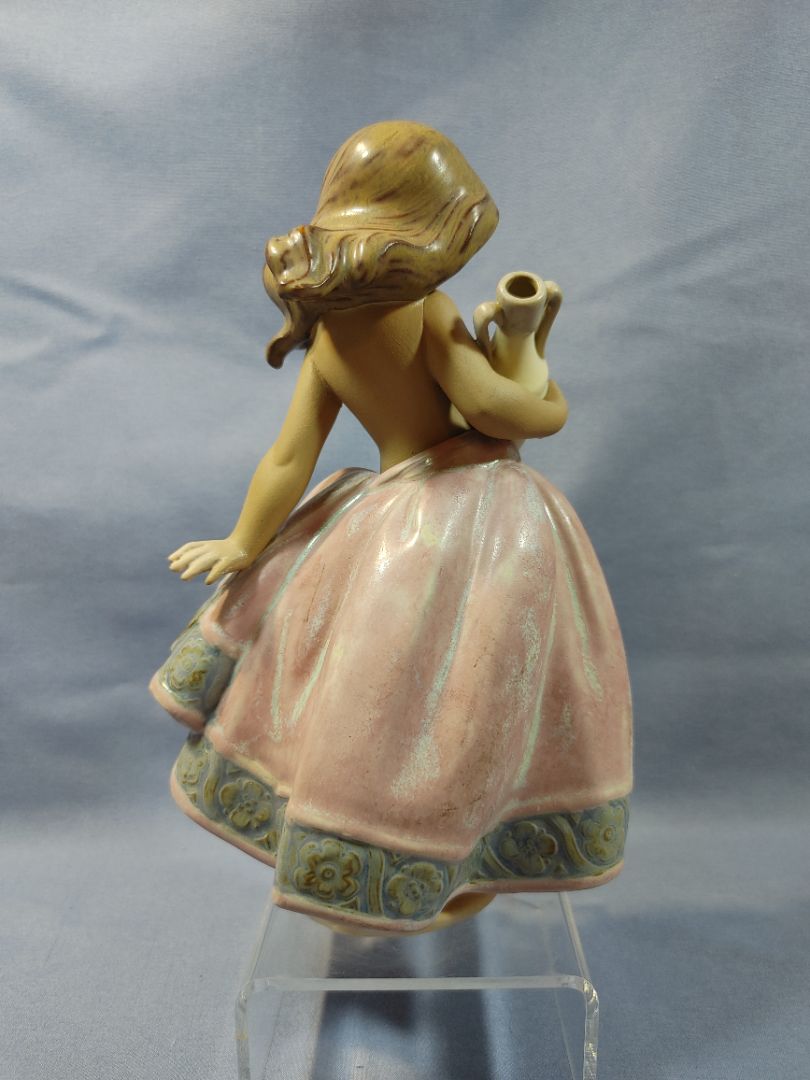 Lladro "Little Peasant Girl- Pink" #2332 - Girl Figurine