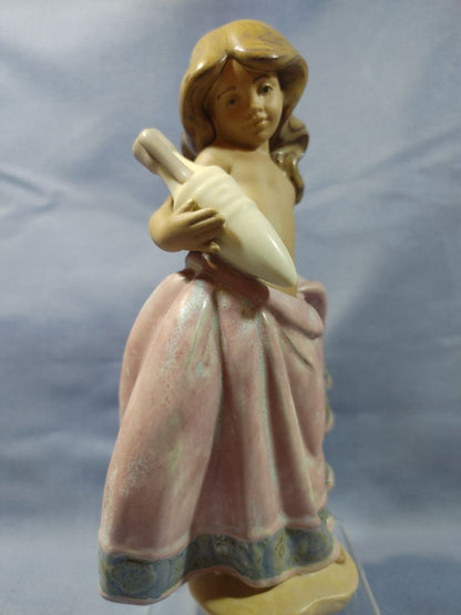 Lladro "Little Peasant Girl- Pink" #2332 - Girl Figurine
