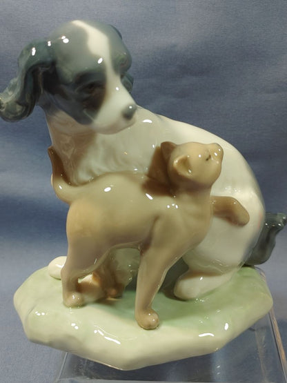 NAO by Lladro Dog and Cat in Harmony, 1987, #1048 4.5”