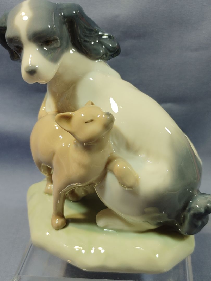 NAO by Lladro Dog and Cat in Harmony, 1987, #1048 4.5”