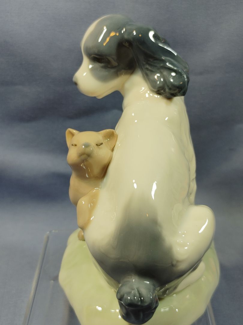 NAO by Lladro Dog and Cat in Harmony, 1987, #1048 4.5”