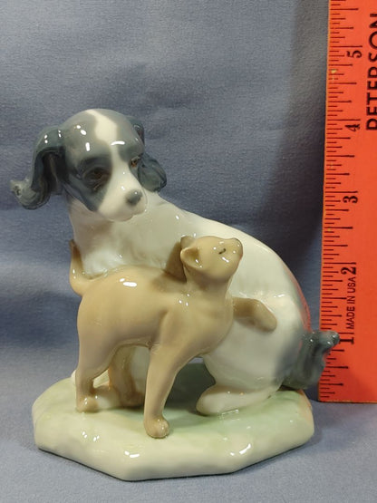 NAO by Lladro Dog and Cat in Harmony, 1987, #1048 4.5”