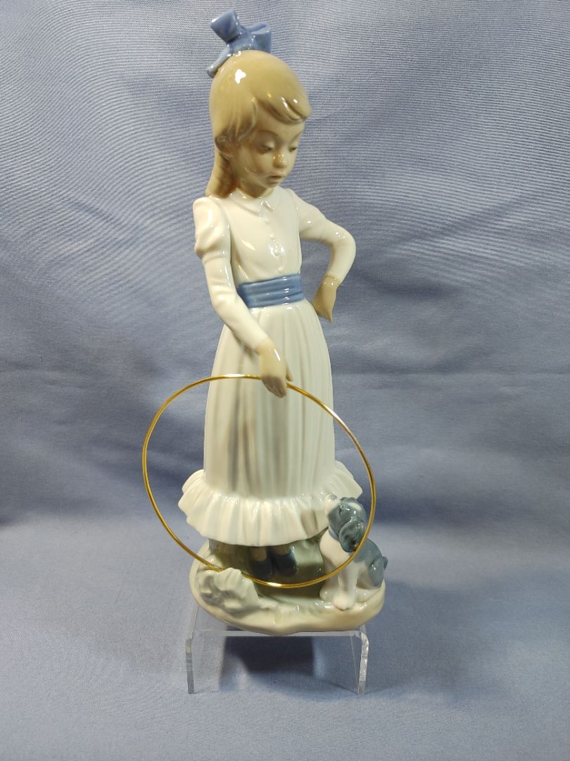 Nao Lladro “My dog does tricks” Porcelain Figurine, #0379, 7"