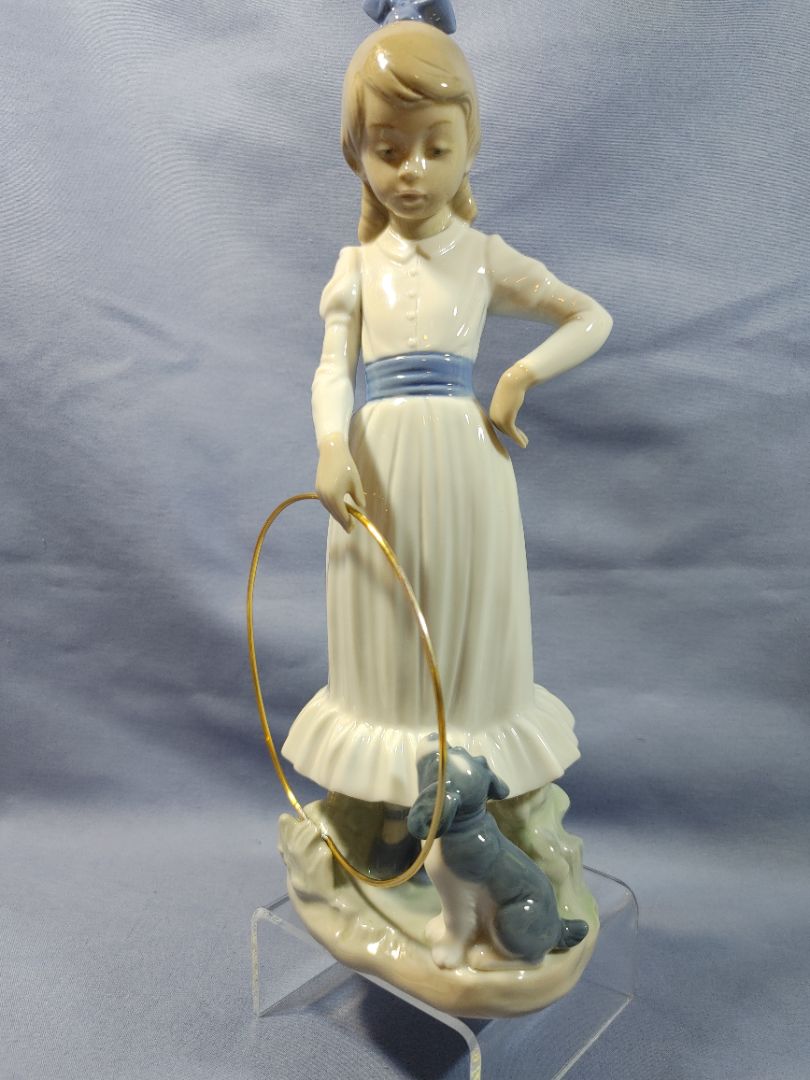 Nao Lladro “My dog does tricks” Porcelain Figurine, #0379, 7"