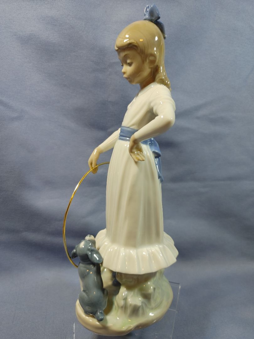 Nao Lladro “My dog does tricks” Porcelain Figurine, #0379, 7"