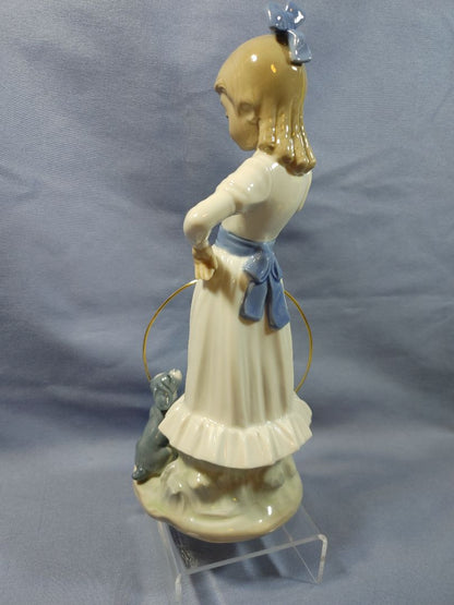 Nao Lladro “My dog does tricks” Porcelain Figurine, #0379, 7"