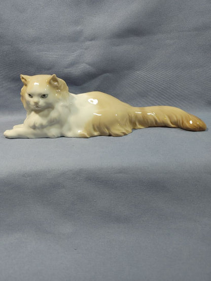 NAO LLADRO CAT ANGORA PERSIAN BEAUTIFUL LYING CAT OR KITTEN