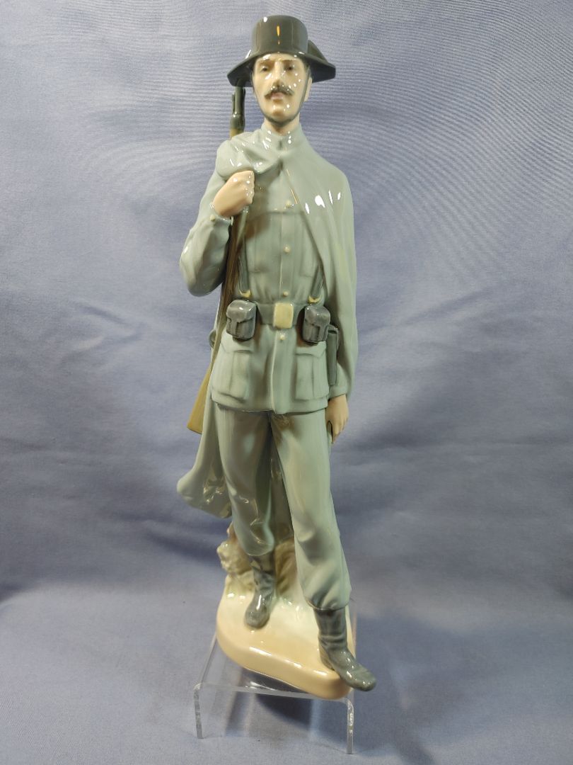 Vintage Lladro Porcelain Figure #4889 “Civil Guard” In Original Packaging Spain, 11.5