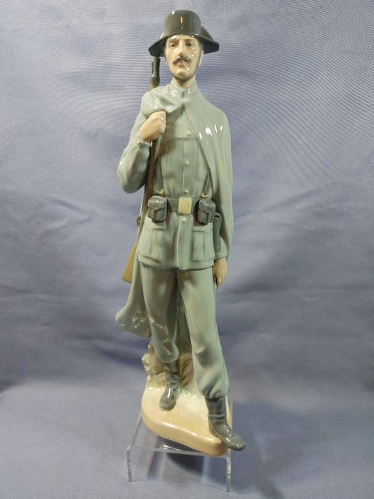 Vintage Lladro Porcelain Figure #4889 “Civil Guard” In Original Packaging Spain, 11.5