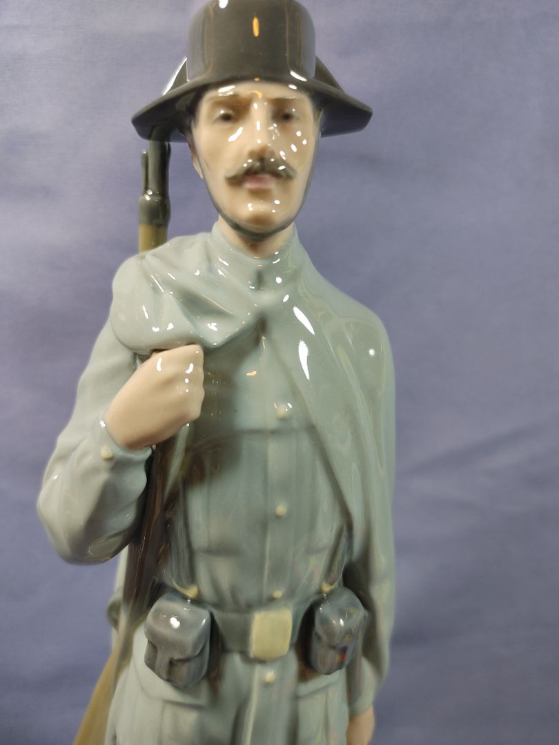 Vintage Lladro Porcelain Figure #4889 “Civil Guard” In Original Packaging Spain, 11.5