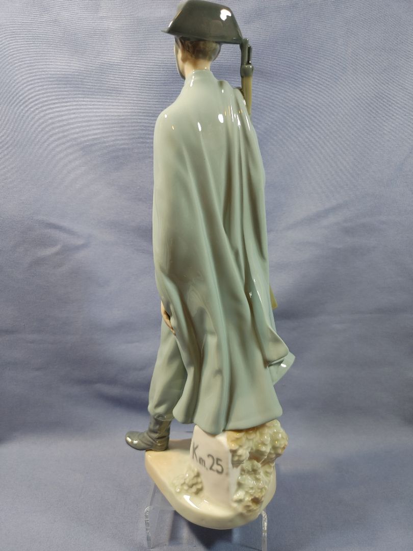 Vintage Lladro Porcelain Figure #4889 “Civil Guard” In Original Packaging Spain, 11.5