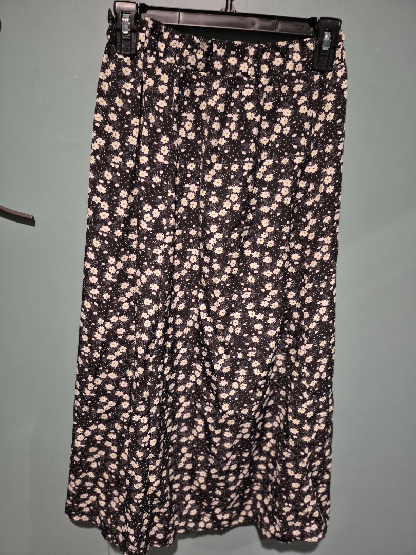 Black w/White Floral Shein Maxi Skirt w/Slit, M