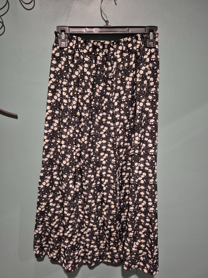 Black w/White Floral Shein Maxi Skirt w/Slit, M