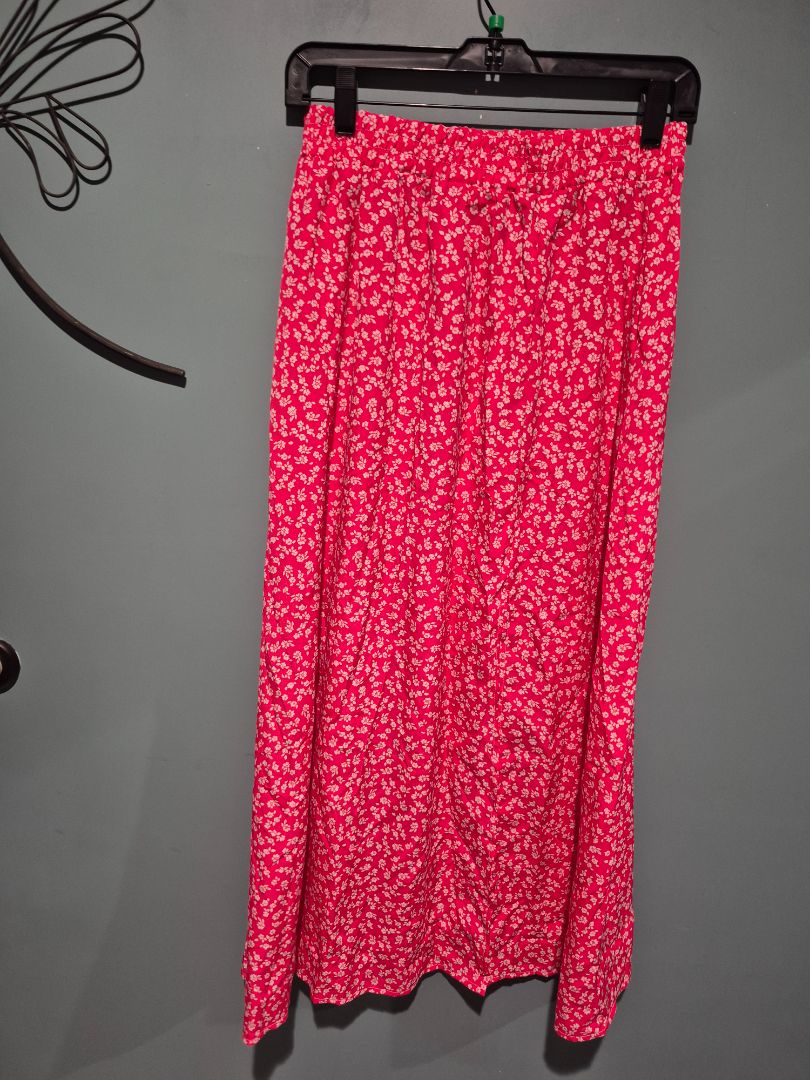 Red w/White Flowers Shein Maxi Skirt, Petite L