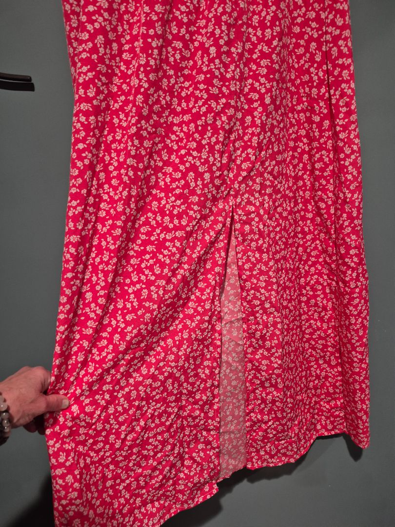 Red w/White Flowers Shein Maxi Skirt, Petite L