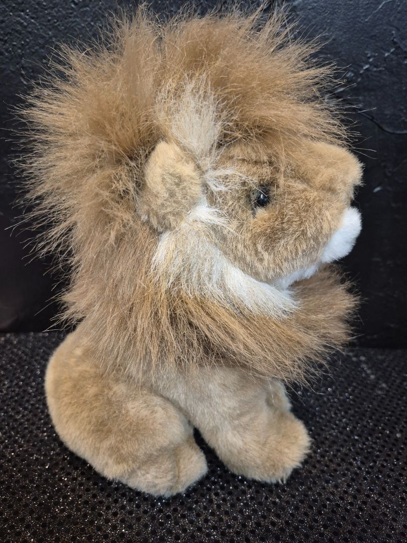 Tan  Male Lion Plushie, 9"