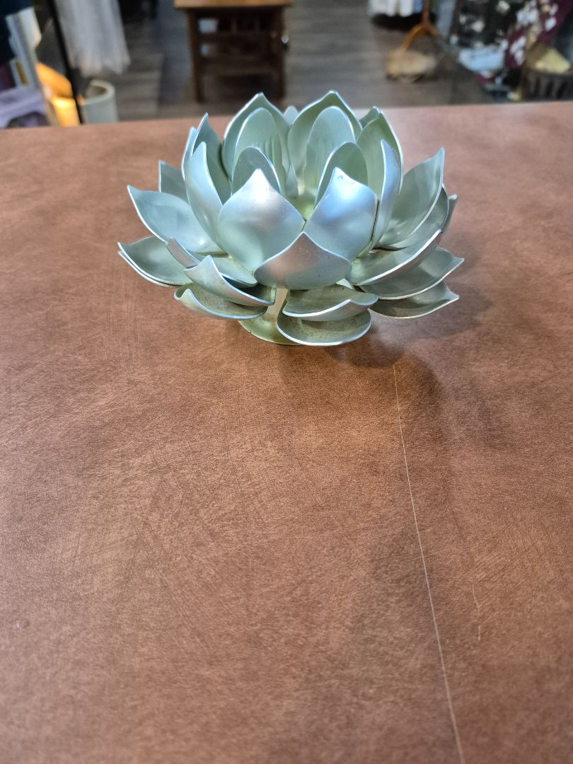 Mint  Metal Lotus Flower Tea Light Candle Holder, 5.5" × 3"