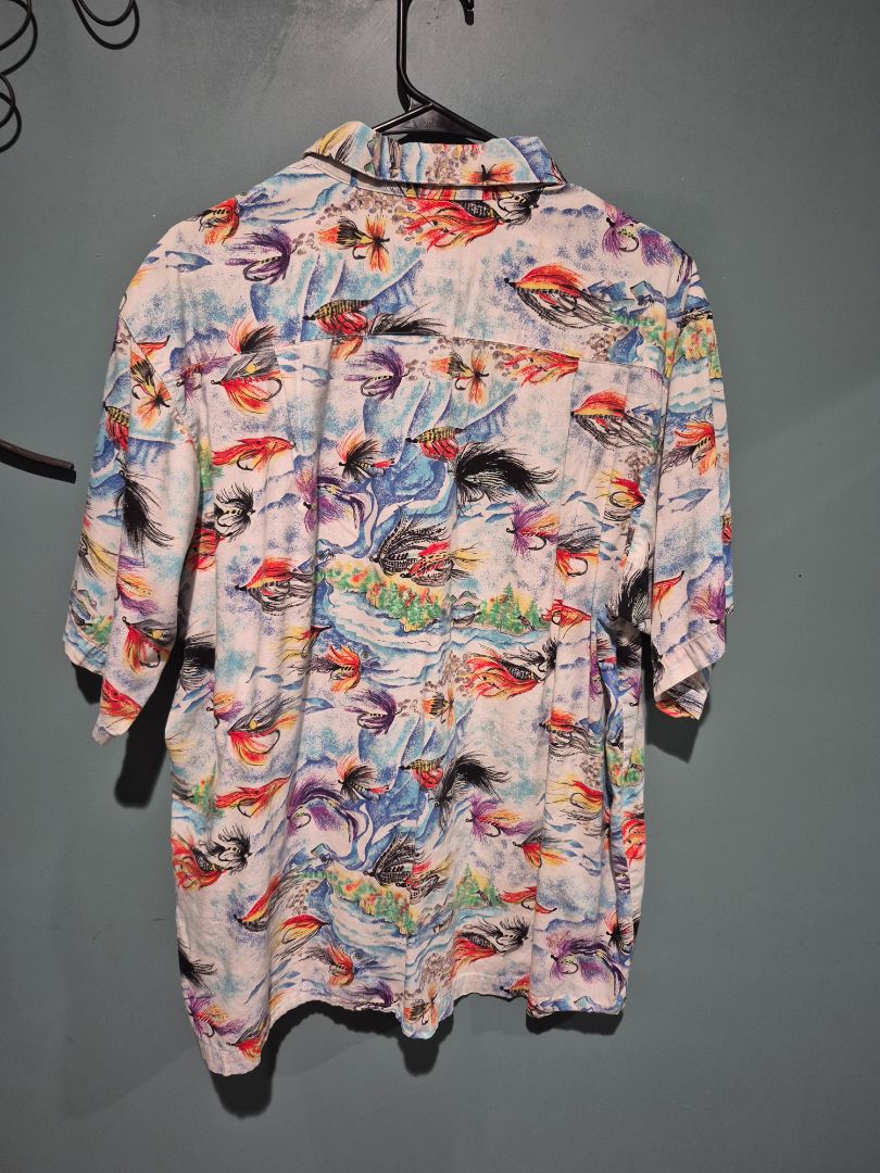 White w/Fly Fishing Flies Pataloha Short Sleeve Button Fly Fishing Shirt, L