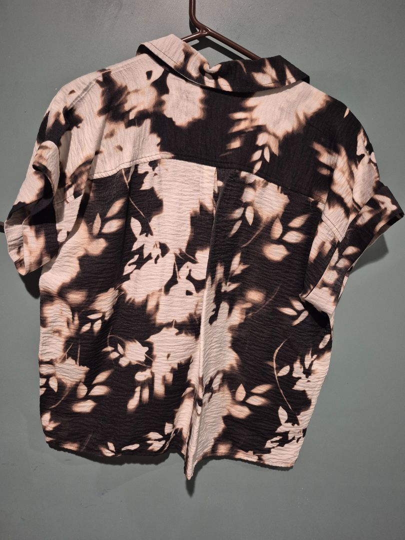 Black & White Simply Vera Vera Wang Short Sleeve 1/2 Buttonup Blouse, L