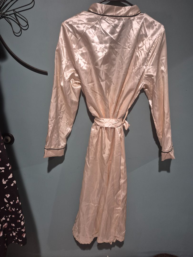 Champagne  Robe, M