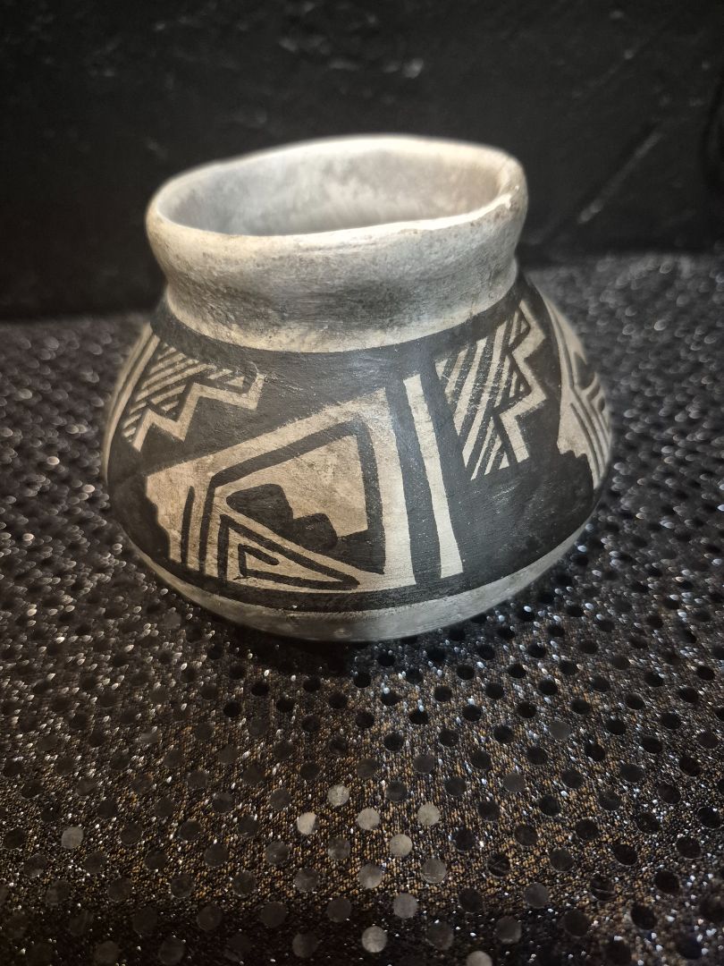 Signed R Yazzie Southwest Navajo Black on White Matte Jar, 4.5" × 3"