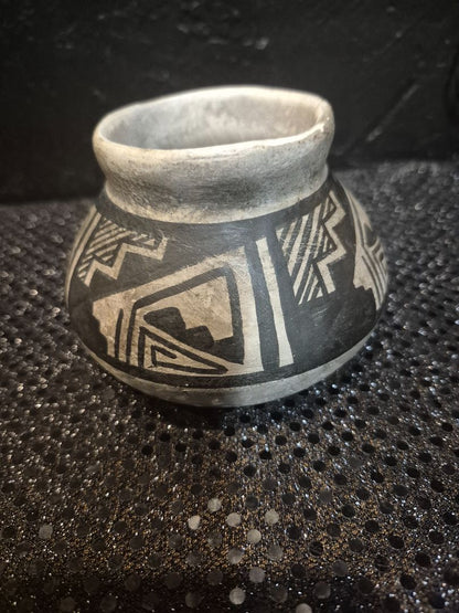 Signed R Yazzie Southwest Navajo Black on White Matte Jar, 4.5" × 3"