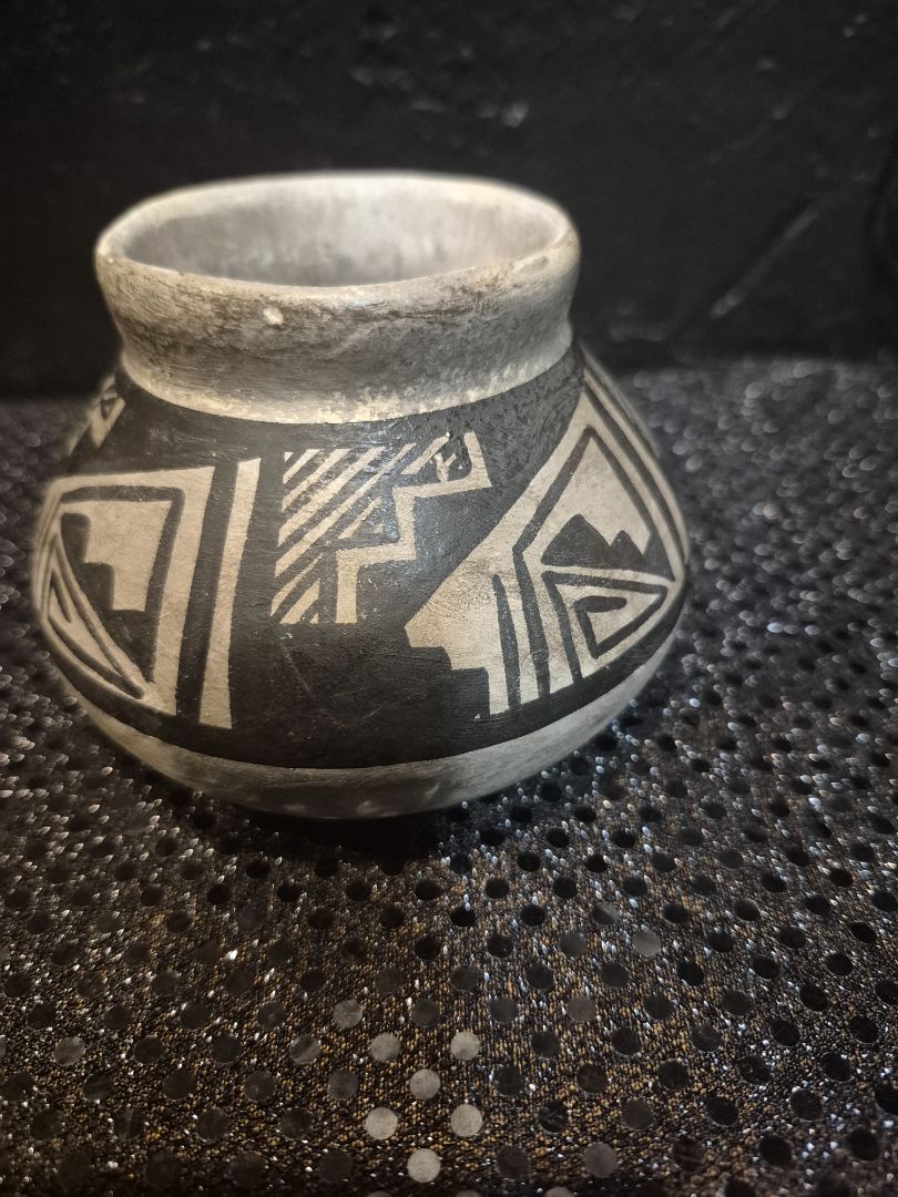 Signed R Yazzie Southwest Navajo Black on White Matte Jar, 4.5" × 3"