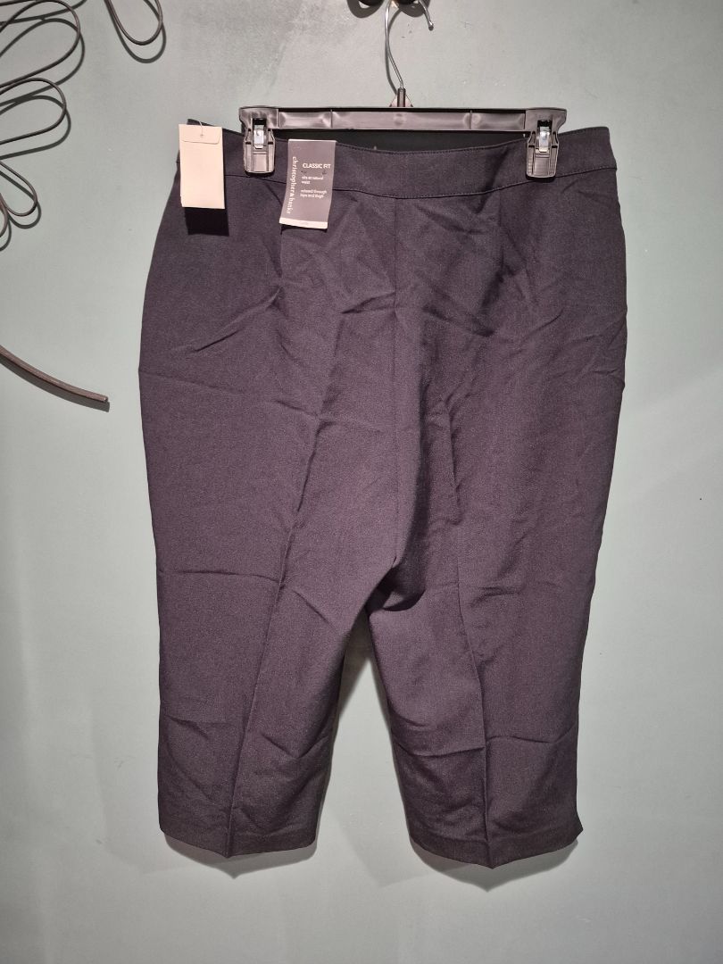 Black Christopher & Banks Classic Fit Capri Pants New w/Tags, 10