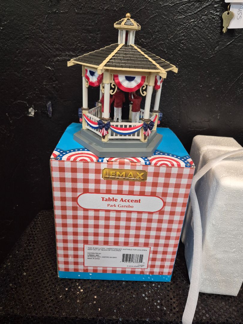 Lemax Park Gazebo Table Accent, w/Box, 5.5" × 6"