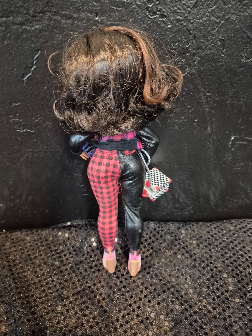 L.O.L. Doll- Winter Chill Surprise! OMG, 9.5"