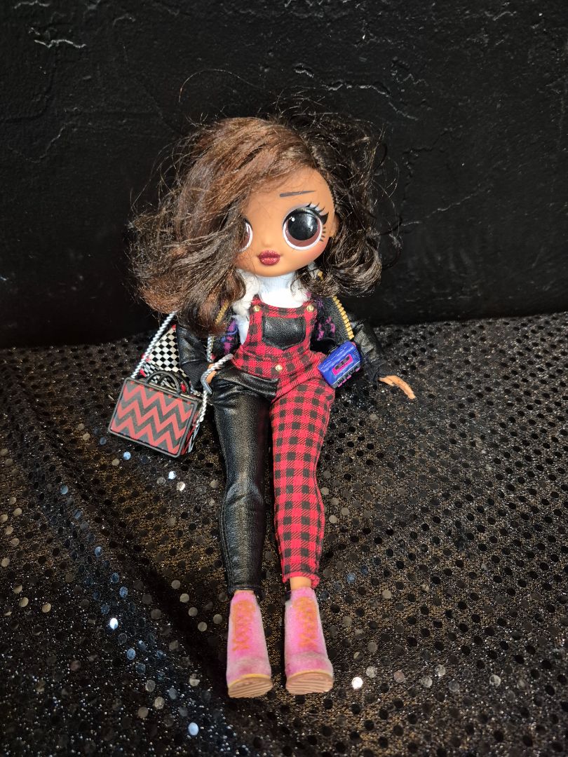 L.O.L. Doll- Winter Chill Surprise! OMG, 9.5"