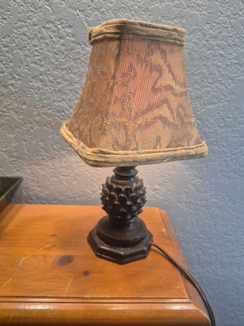 Pineapple Bronze Lamp, 11"