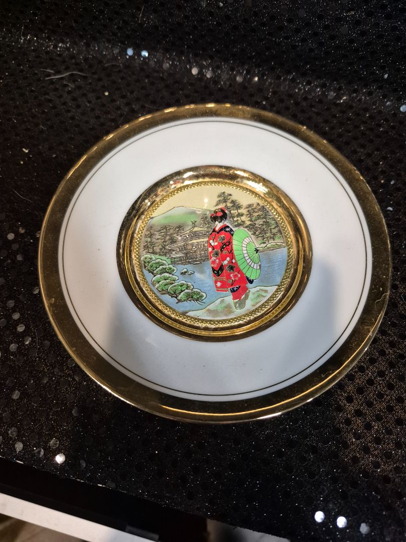 The Art of Chokin Plate Gold Gilded Geisha Girl In Red w Parasol VTG Japan