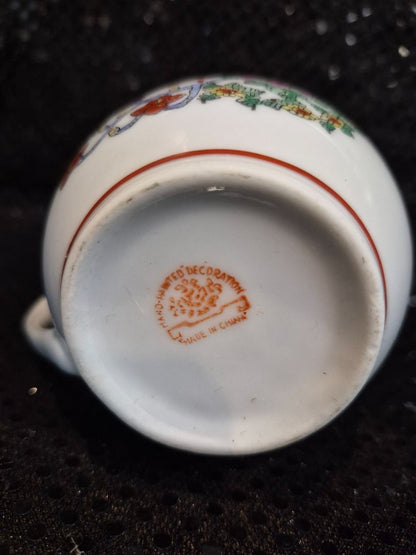 White w/Gold Trim  Hand Painted Mug, 3.5"