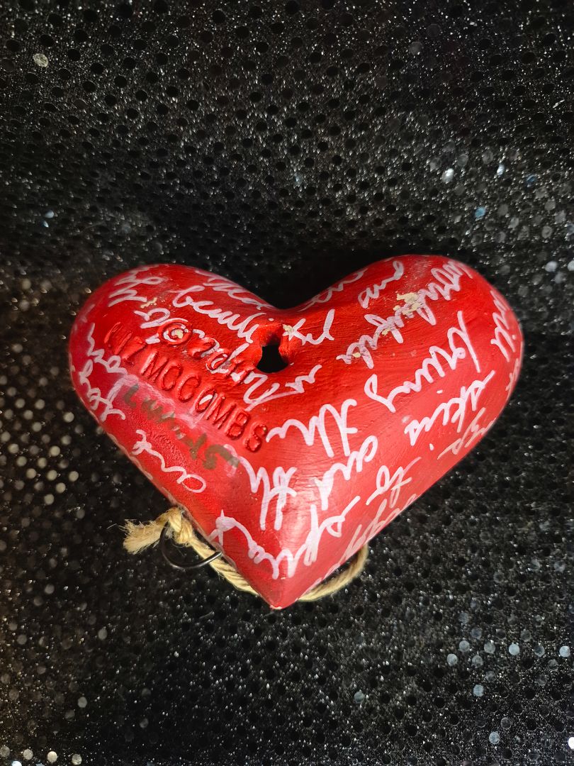 Red Liz McCombs Demdaco Art Hearts Collection Pottery Heart w/Key, 6" × 4"