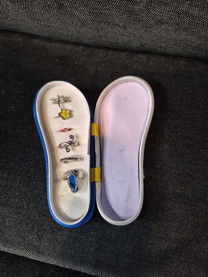 Avon Toe Ring set in Flip Flop Packaging, 7 Rings