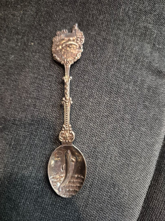 Vintage 1981 Sea World Silver Plate Bas Relief Dolphin Park View Souvenir Spoon, 5"