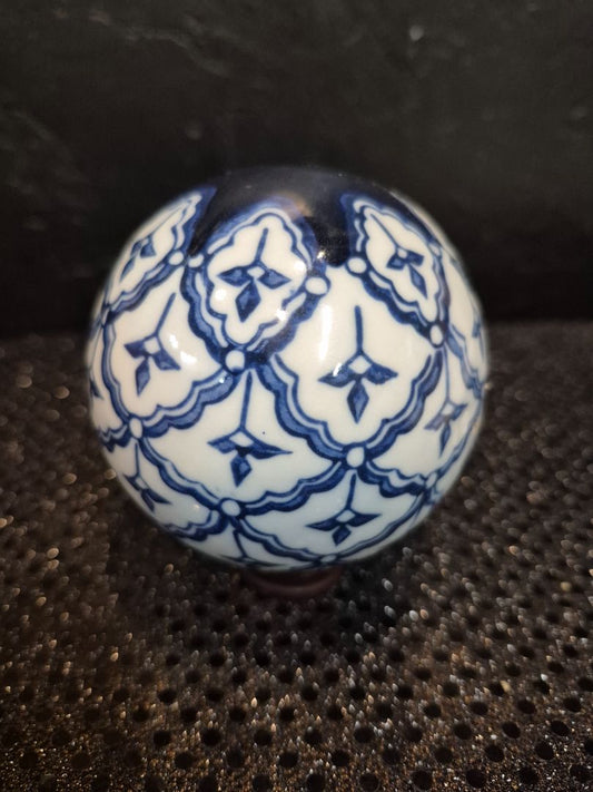 Cobalt Blue Design w/Star on Top  Porcelain Carpet Ball, 3"